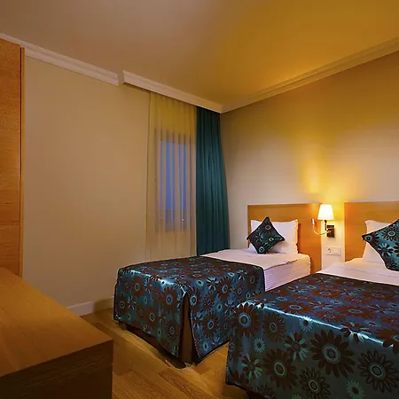 Diamond & Semesteranläggning (resort) Side