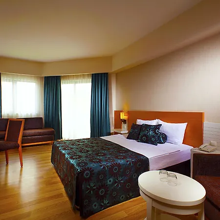 Diamond & Semesteranläggning (resort)