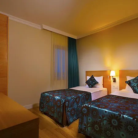 Diamond & Semesteranläggning (resort)