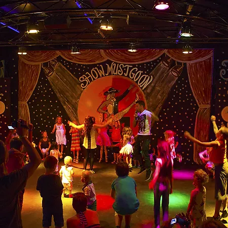 Diamond & Semesteranläggning (resort)