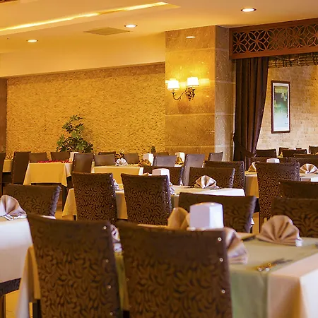 Diamond & Semesteranläggning (resort) Side