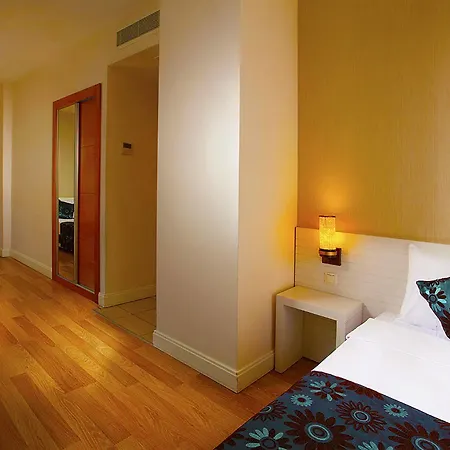 Diamond & Semesteranläggning (resort)