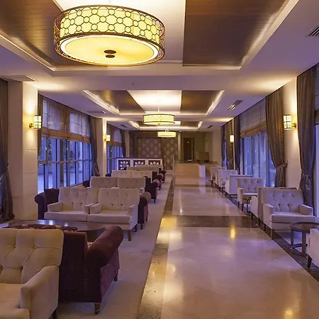 Diamond & Semesteranläggning (resort) Side